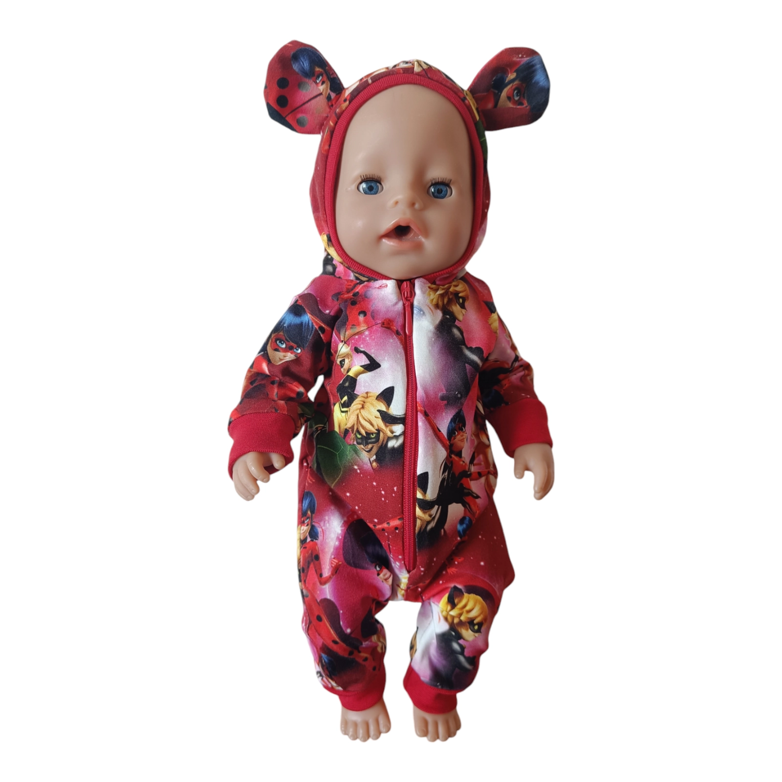 Kombekas lepatriinu ja kass (nukuriided)