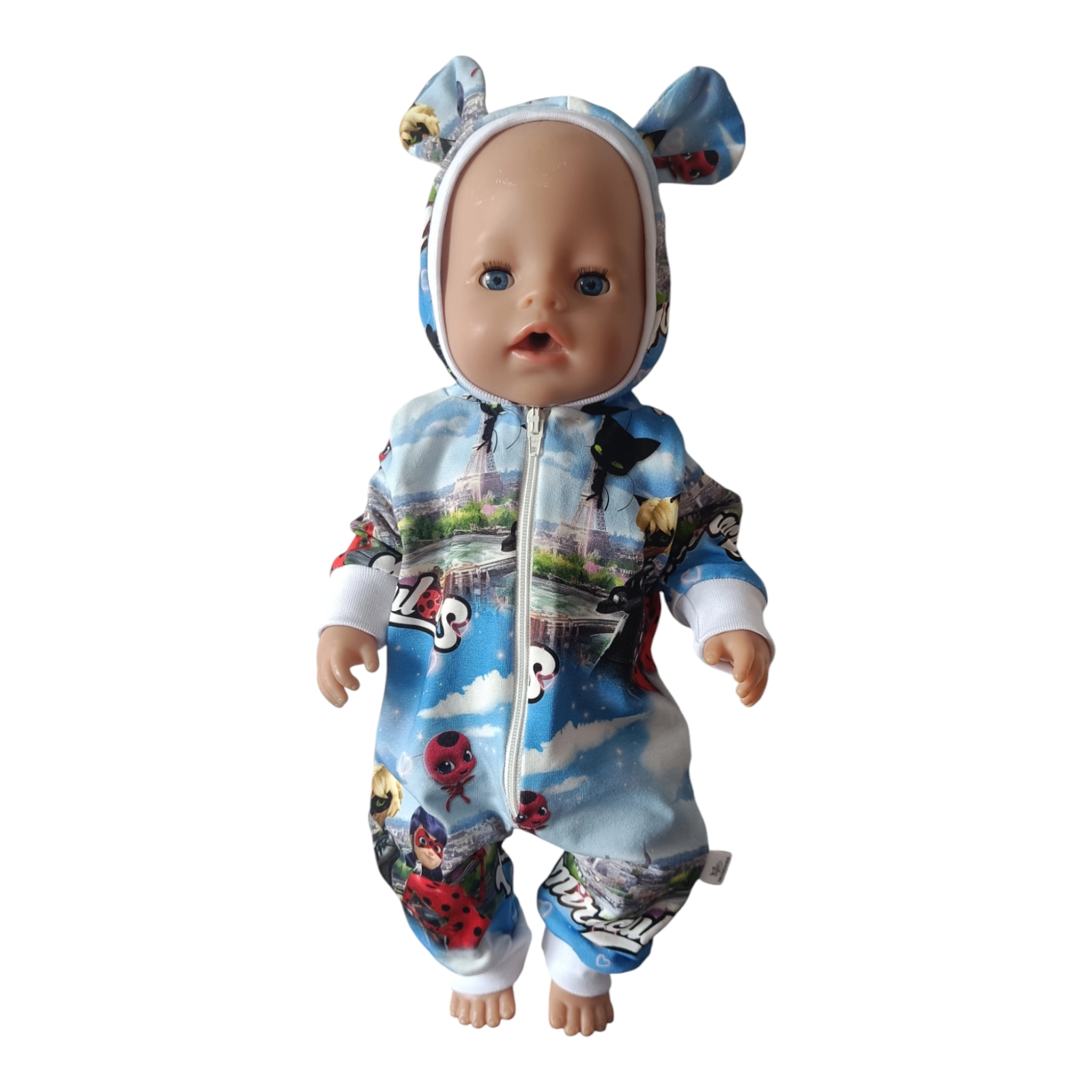 Kombekas must kass lepatriinuga (nukuriided)